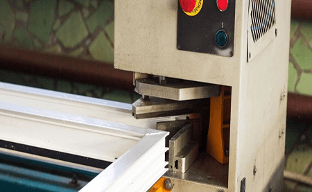 行業(yè) |包裝 |臺(tái)達(dá)裁切護(hù)角機(jī)解決方案，動(dòng)作柔順，高速精密