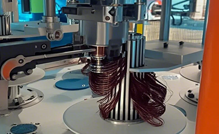 行業(yè) | 電工 | 臺(tái)達(dá)單頭立繞機(jī)方案憑可編步序平臺(tái)，實(shí)力破圈